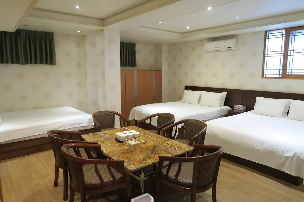 Gs Hotel Jongno Seoul 2*,